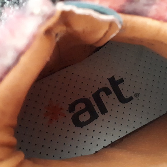 NWT Girl Art Boots - Picture 4 of 4